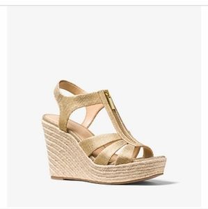 I MK Michael Kors Berkley Women Sz 9 Wedge Sandals Metallic Canvas Pale Gold NEW